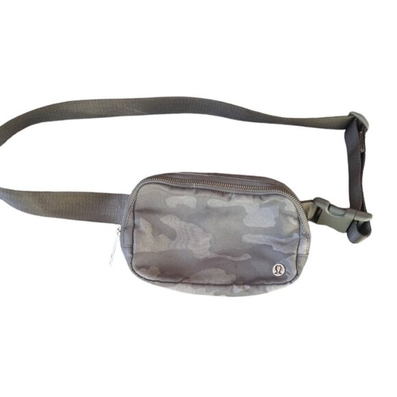 Lululemon Everywhere Belt Bag OG Strap, Heritage Camo Max Rover White Opal - Picture 1 of 8